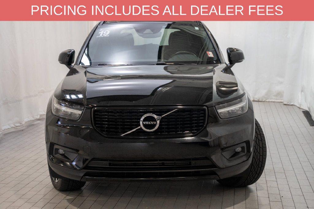 Used 2019 Volvo XC40 T4 R-Design FWD image 2