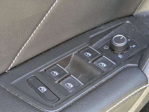 Used 2022 Volkswagen Tiguan SEL R-Line image 17