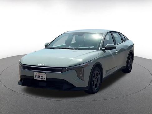 Used 2025 Kia K4 LXS image 7