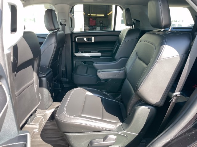 Used 2023 Ford Explorer XLT w/ Equipment Group 202A AWD/4WD image 28