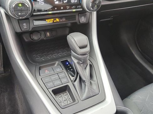 Used 2022 Toyota RAV4 XLE image 24