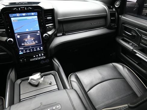 Used 2024 RAM 2500 Limited AWD/4WD image 39