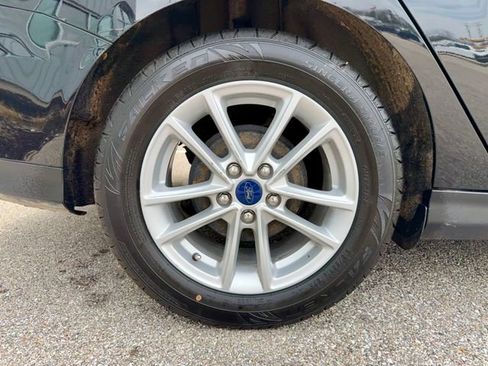 Used 2017 Ford Focus SE w/ Cold Weather Package image 25