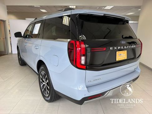 Certified 2025 Ford Expedition Platinum AWD/4WD image 6