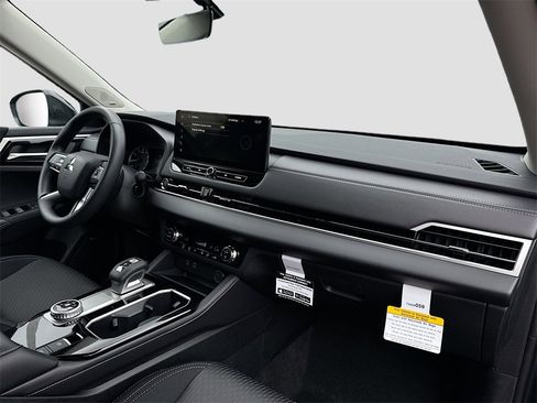 New 2025 Mitsubishi Outlander ES image 30