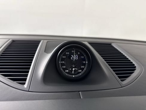 Certified 2025 Porsche Macan Turbo AWD/4WD image 28