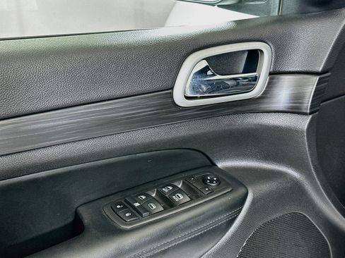 Used 2021 Jeep Grand Cherokee Laredo X AWD/4WD image 15