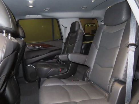 Used 2019 Cadillac Escalade Luxury image 22