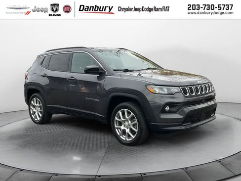 Certified 2024 Jeep Compass Latitude image 1