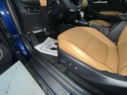 Used 2025 Kia Seltos EX w/ EX Sunroof Package image 12