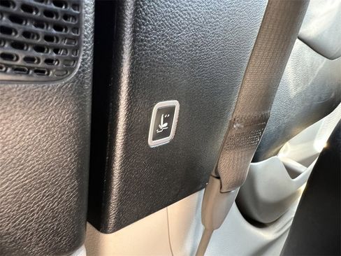 Used 2024 Chrysler Pacifica Touring-L image 19