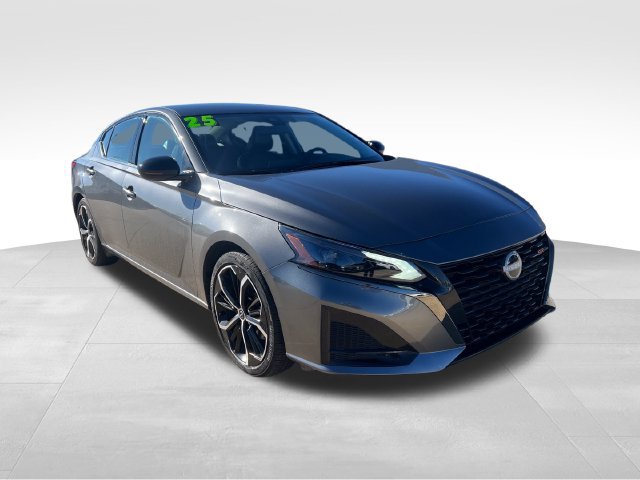 Used 2025 Nissan Altima 2.5 SR FWD image 9