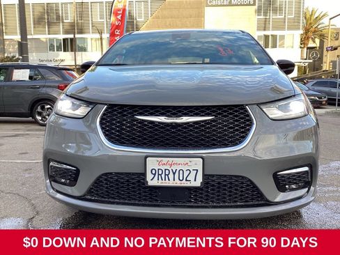Used 2025 Chrysler Pacifica Select FWD image 2
