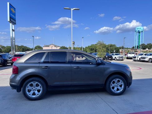 Used 2013 Ford Edge SEL FWD image 3