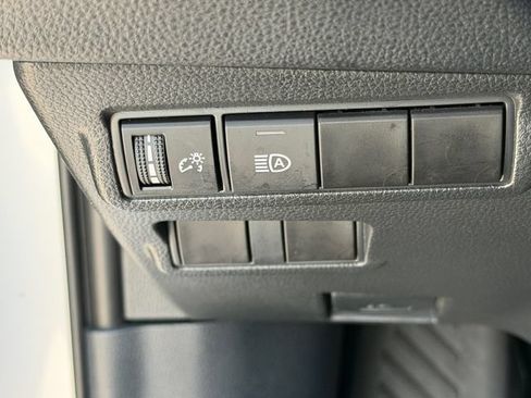 Used 2024 Toyota Corolla Cross LE FWD image 27