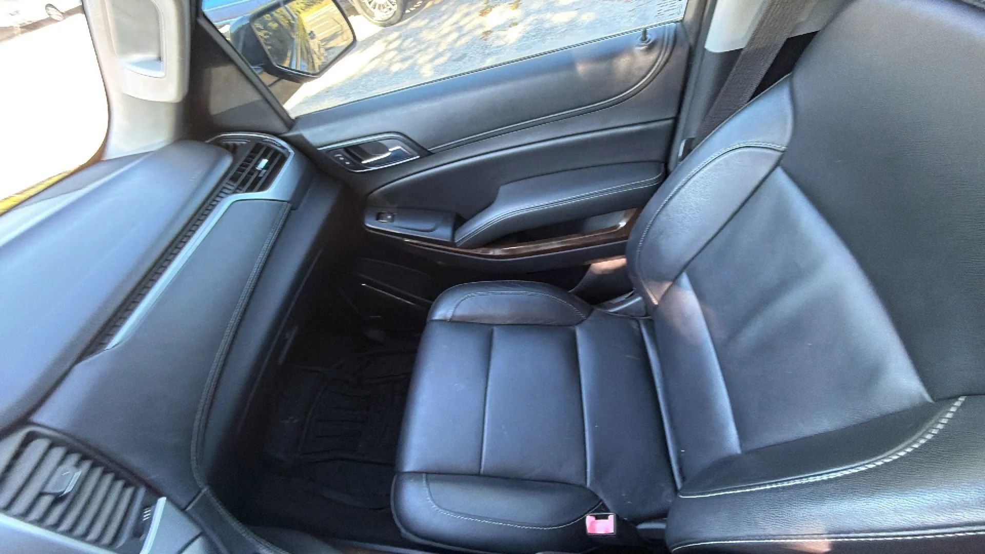 Used 2015 Chevrolet Suburban LT RWD image 18