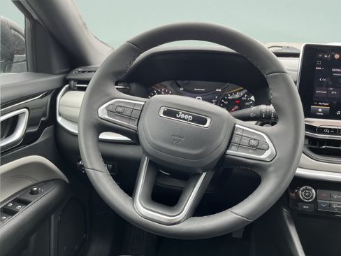 Used 2025 Jeep Compass Limited AWD/4WD image 25