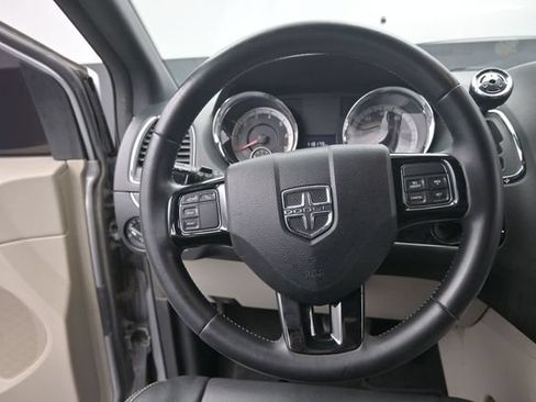 Used 2018 Dodge Grand Caravan SXT FWD image 26