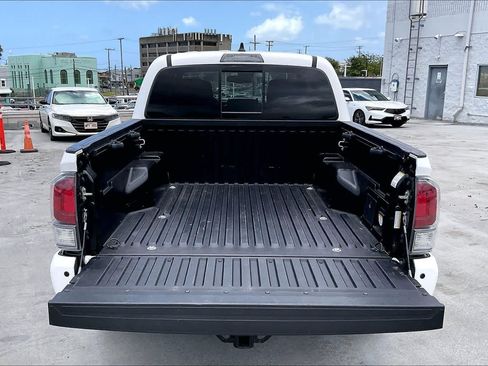 Used 2020 Toyota Tacoma TRD Off-Road w/ Technology Package AWD/4WD image 18