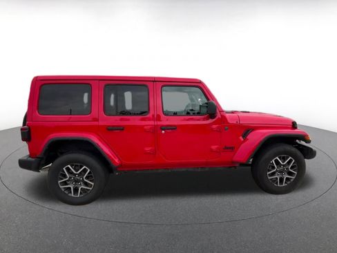 Used 2025 Jeep Wrangler Unlimited Sahara AWD/4WD image 16