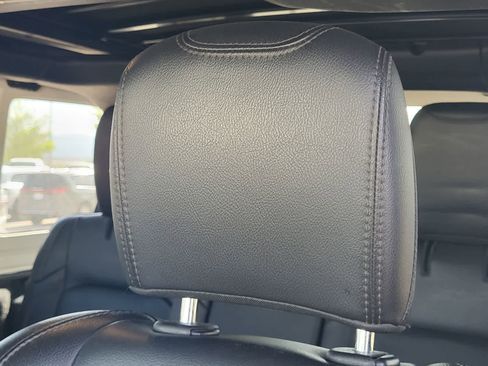 Used 2022 Jeep Wrangler Unlimited Rubicon w/ Xtreme Recon 35" Tire Package image 14