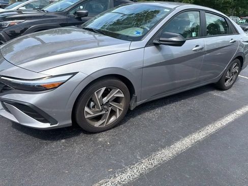Used 2025 Hyundai Elantra Sport FWD image 6