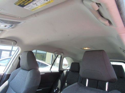 Used 2021 Toyota RAV4 XLE FWD image 17