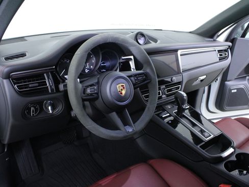Used 2022 Porsche Macan AWD/4WD image 21