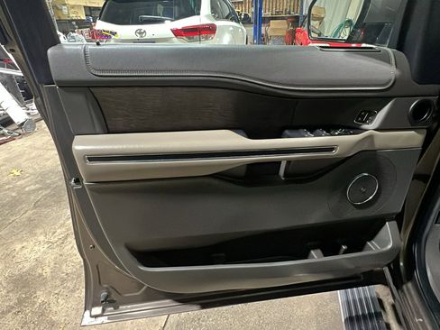 Used 2019 Ford Expedition Limited w/ Equipment Group 301A image 10