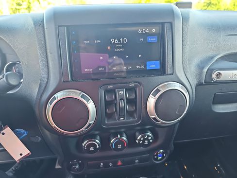 Used 2013 Jeep Wrangler Unlimited Sahara w/ Dual Top Group AWD/4WD image 20