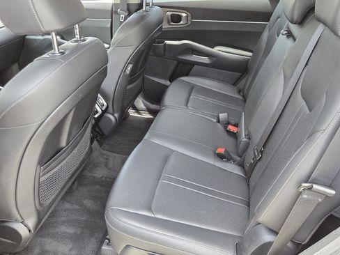 Used 2023 Kia Sorento S w/ Panoramic Sunroof Package AWD/4WD image 11
