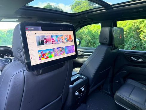Used 2024 GMC Yukon Denali w/ Advanced Technology Package AWD/4WD image 18
