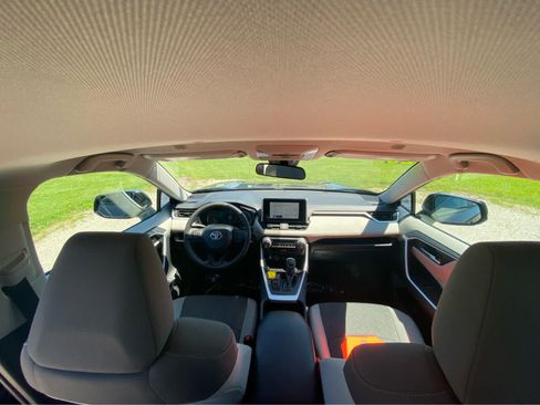 Used 2025 Toyota RAV4 XLE FWD image 17