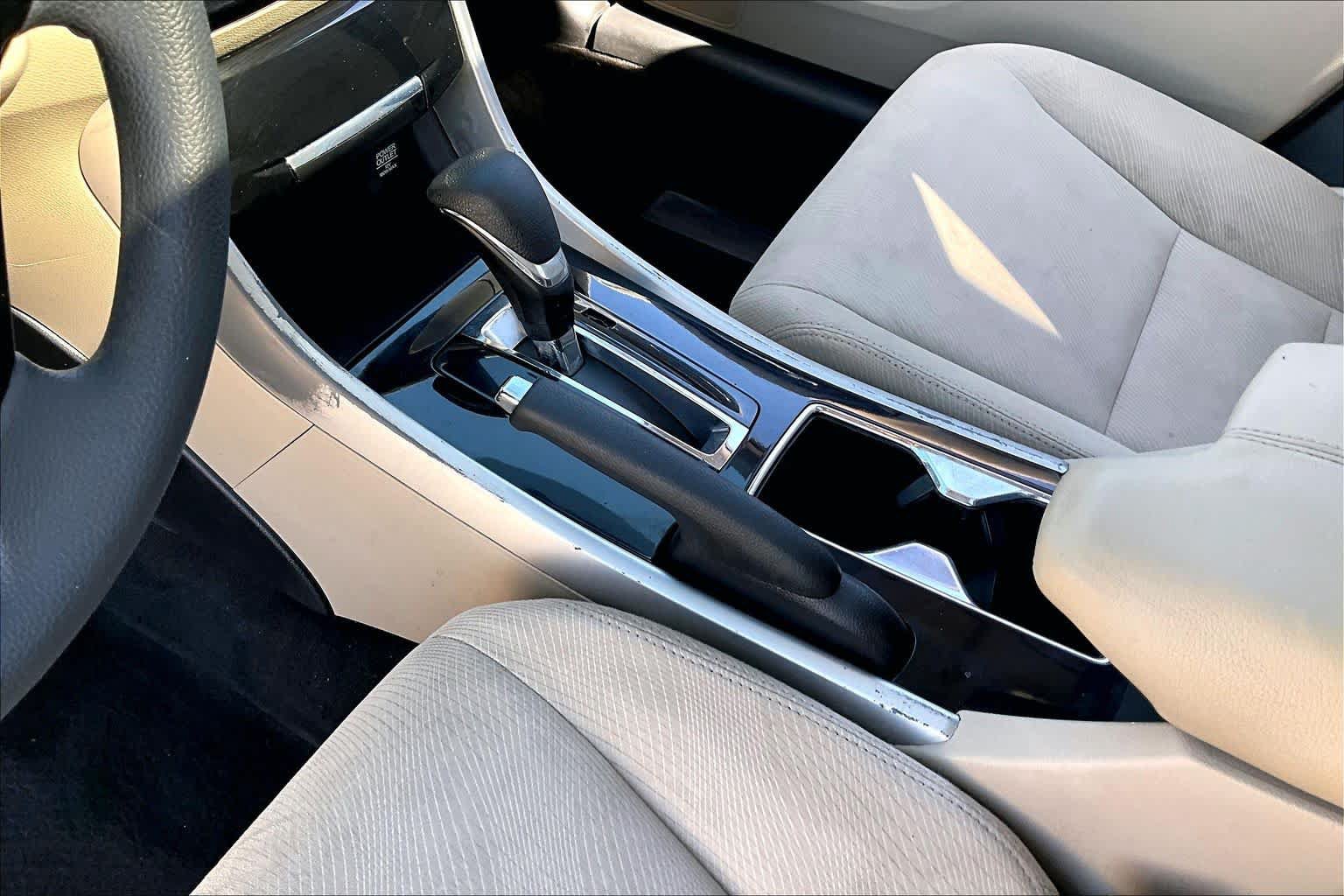 Used 2017 Honda Accord EX image 17