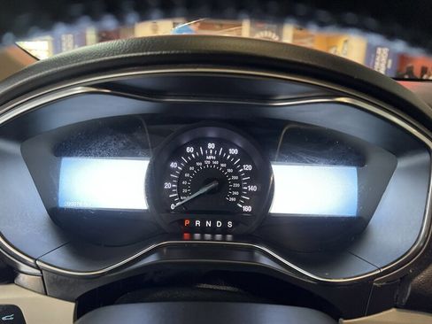 Used 2018 Ford Fusion SE w/ Fusion SE Technology Package image 12