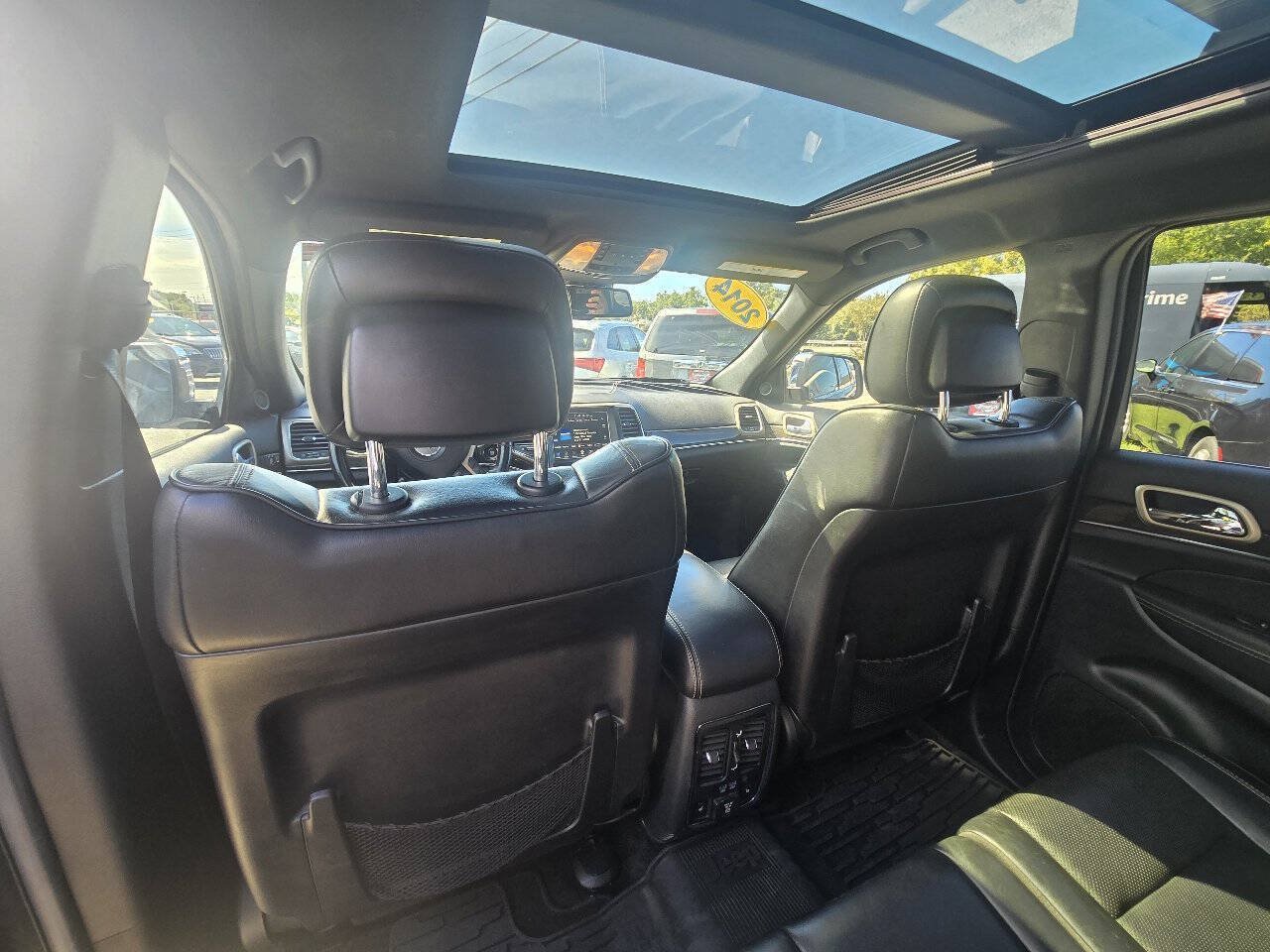 Used 2014 Jeep Grand Cherokee Overland w/ Advanced Technology Group AWD/4WD image 25