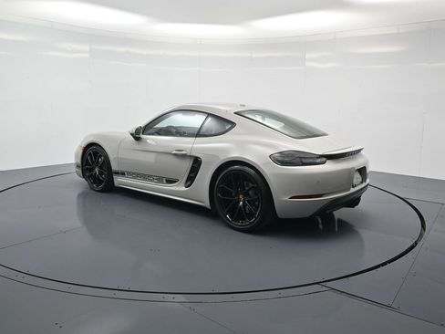 Used 2025 Porsche 718 Cayman image 3