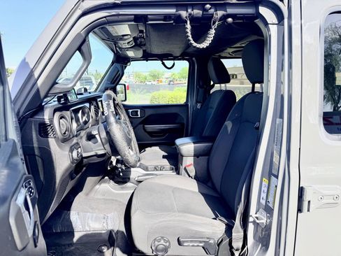 Used 2020 Jeep Gladiator Sport w/ Quick Order Package 24S AWD/4WD image 10