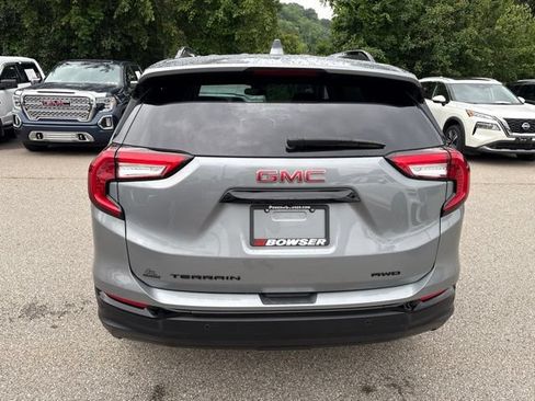 Used 2023 GMC Terrain SLE w/ Driver Convenience Package AWD/4WD image 4