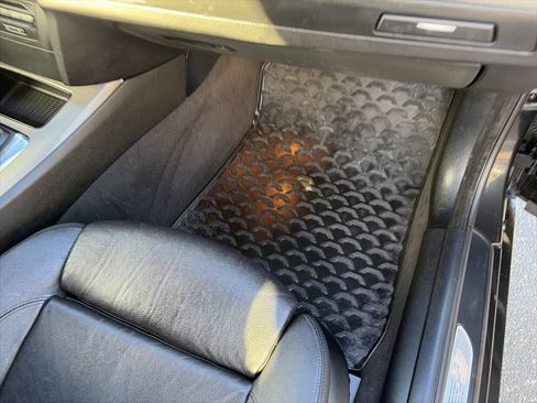 Used 2011 BMW 335is Convertible image 21