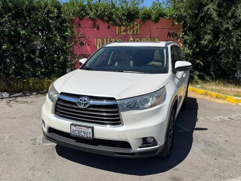 Used 2015 Toyota Highlander XLE FWD image 24