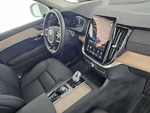 Used 2025 Volvo XC90 B5 Plus w/ Protection Package Premier AWD/4WD image 11