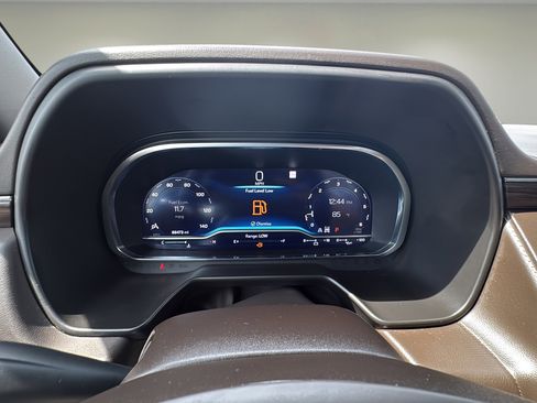 Used 2022 Chevrolet Suburban Z71 image 12