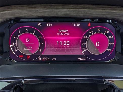 Used 2025 Volkswagen Atlas SEL Premium R-Line image 11