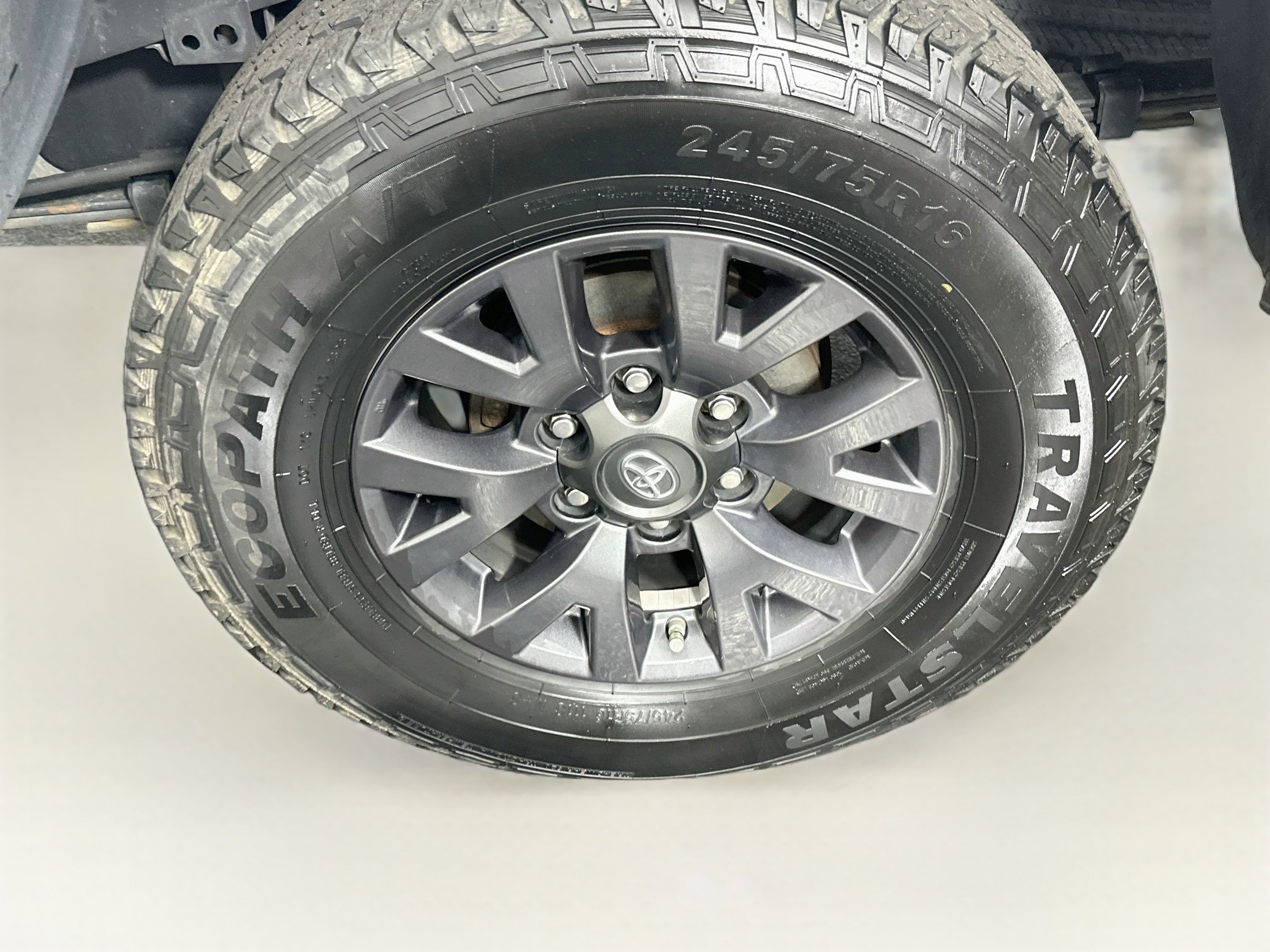Used 2020 Toyota Tacoma SR5 AWD/4WD image 11