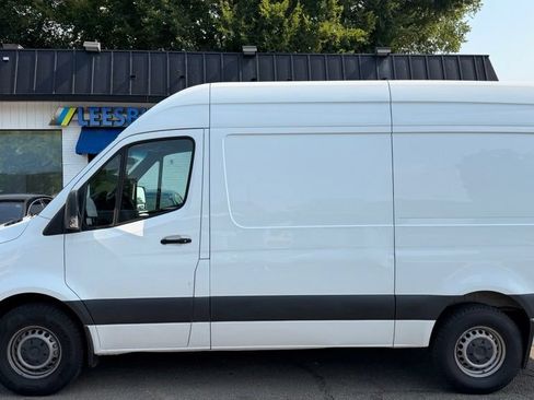 Used 2023 Mercedes-Benz Sprinter 2500 image 2