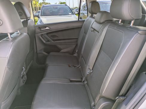 Used 2020 Volkswagen Tiguan SE w/ Panoramic Sunroof Package FWD image 11