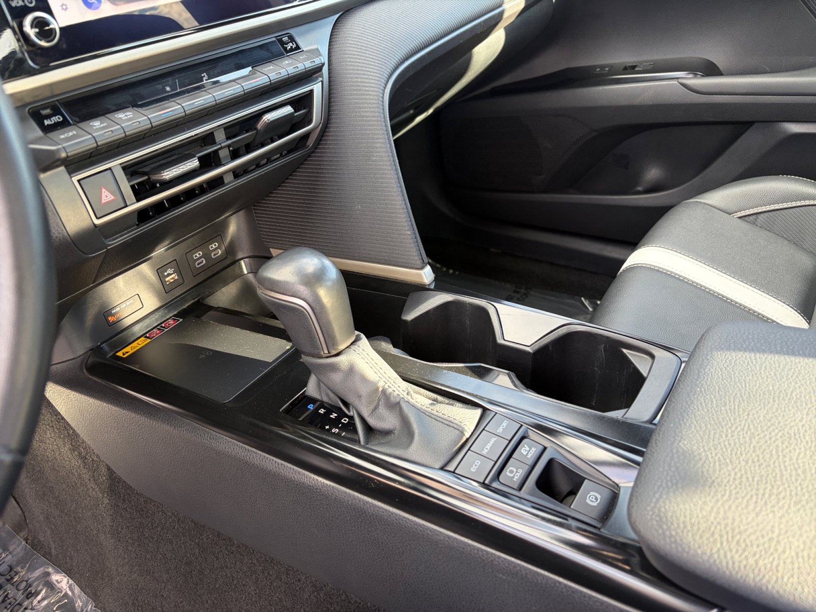 Used 2025 Toyota Camry SE FWD image 22