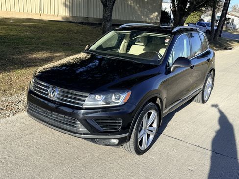 Used 2016 Volkswagen Touareg Executive image 12