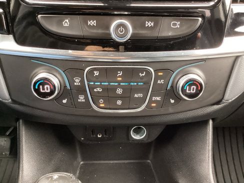 Used 2019 Chevrolet Traverse LT image 22